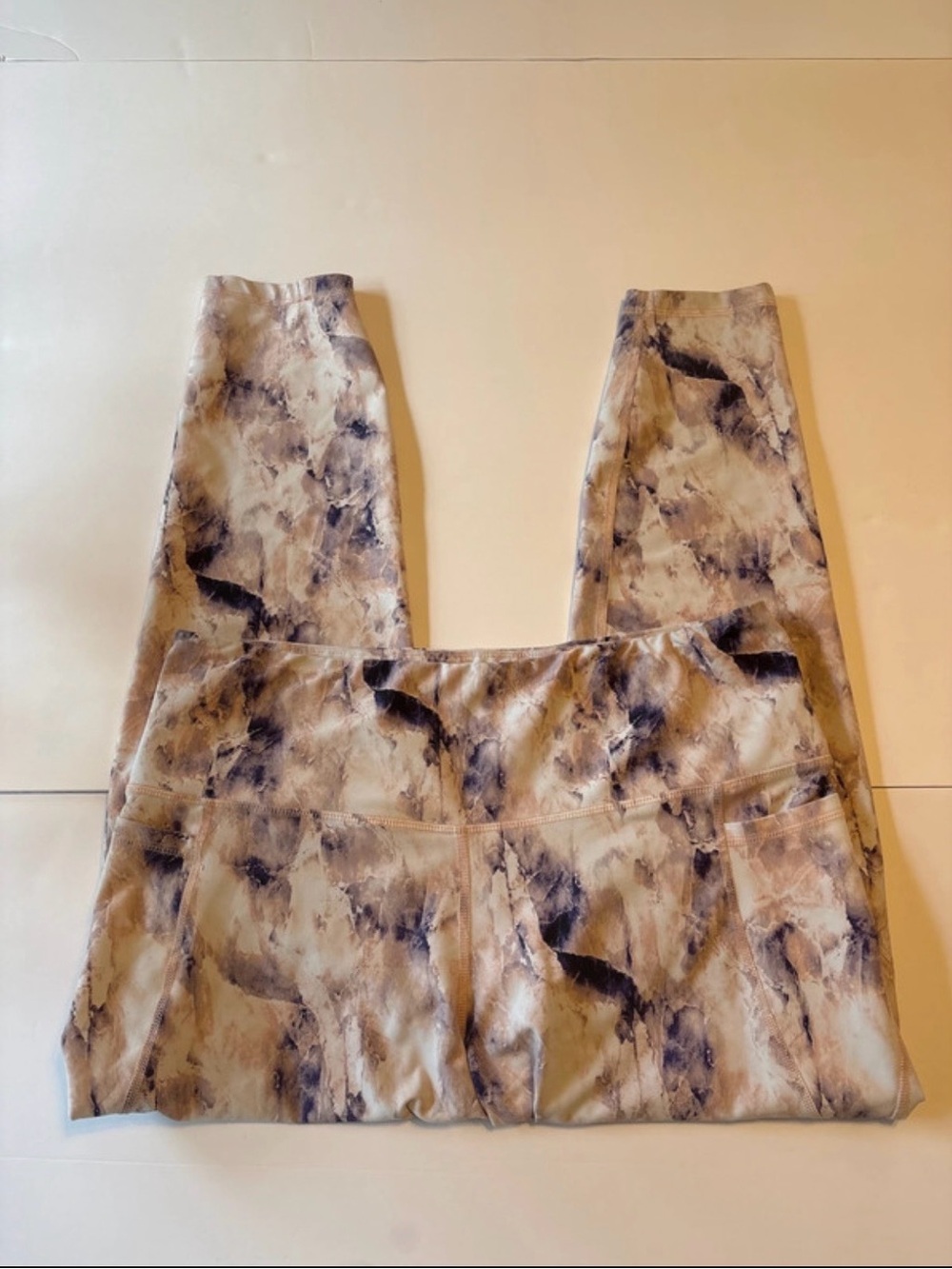 Old Navy Neutral Marble-Print Leggings in Beige and Navy Accents